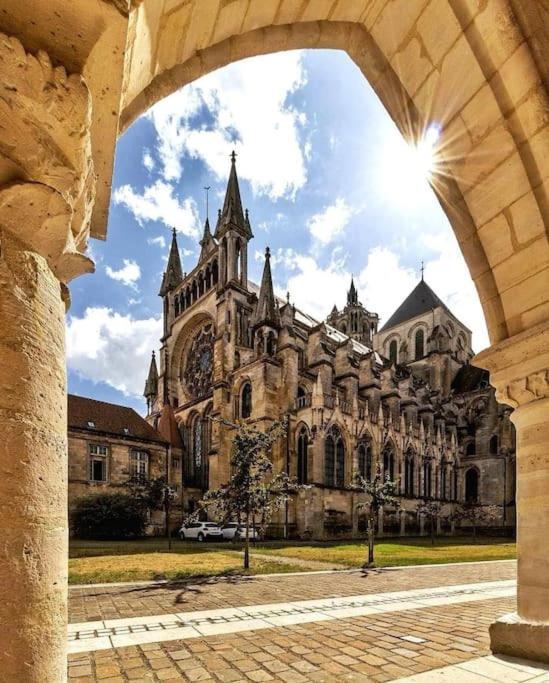 Appartement Confidentiel Laon Esterno foto