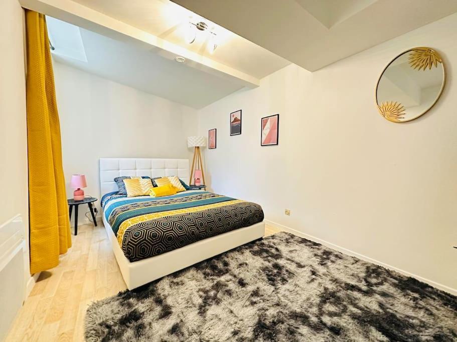 Appartement Confidentiel Laon Esterno foto