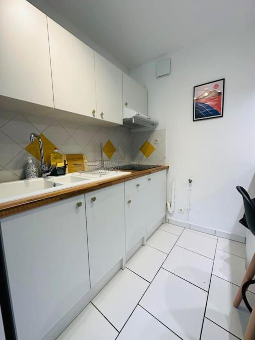 Appartement Confidentiel Laon Esterno foto